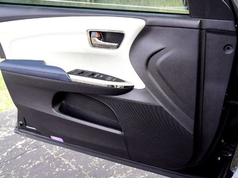 Used 2015 Toyota Avalon XLE image 24