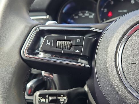 Certified 2025 Porsche Macan image 30