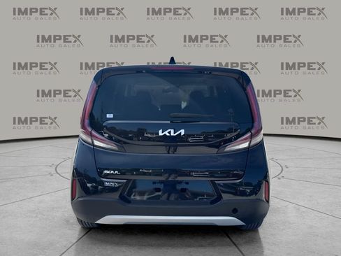 Used 2024 Kia Soul LX w/ Option Group 015 FWD image 4