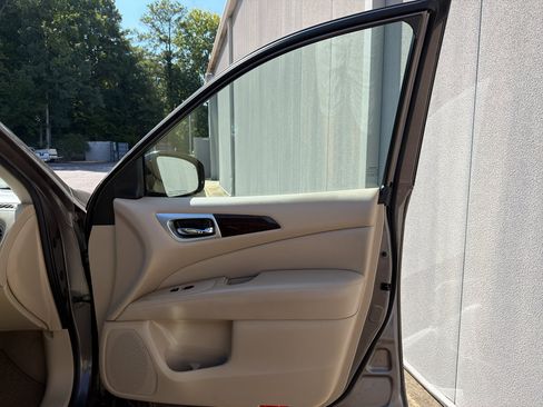 Used 2014 Nissan Pathfinder SL w/ SL Premium Package FWD image 20
