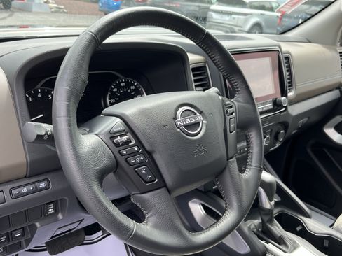 Used 2022 Nissan Frontier SV AWD/4WD image 23