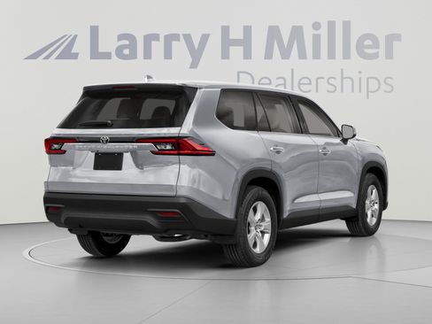 Used 2026 Toyota Grand Highlander AWD image 2