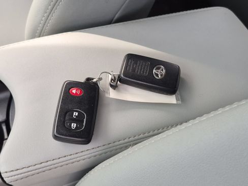 Used 2013 Toyota Prius Four FWD image 35