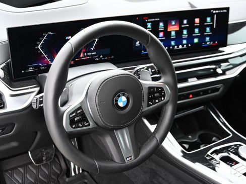 Used 2026 BMW X5 xDrive40i w/ M Sport Package image 12