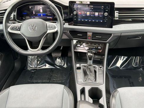 Used 2025 Volkswagen Jetta SE FWD image 25