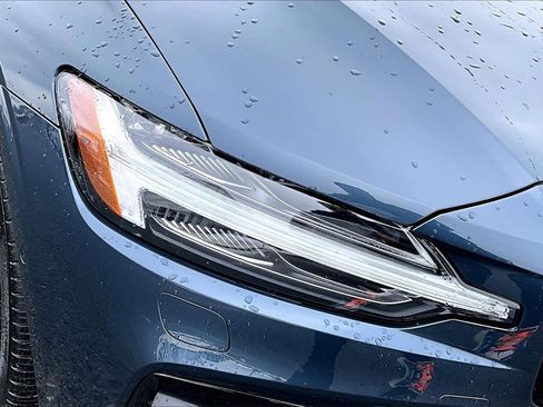 Certified 2024 Volvo S60 B5 Plus image 31