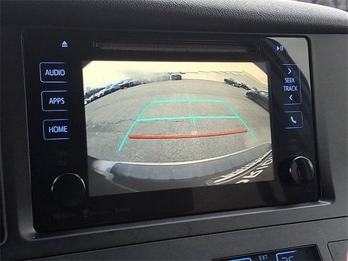 Used 2017 Toyota Sienna LE image 18