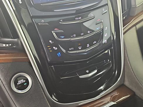 Used 2019 Cadillac Escalade Luxury AWD/4WD image 27