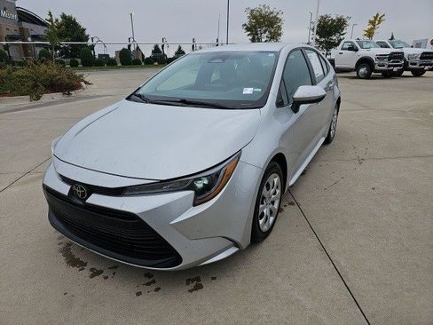 Used 2024 Toyota Corolla LE image 2