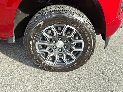 Used 2023 Chevrolet Colorado LT w/ LT Convenience Package III image 9