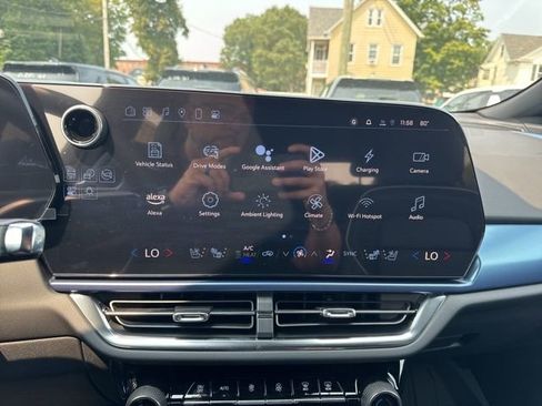 New 2025 Chevrolet Equinox EV LT w/ Convenience Package II image 18