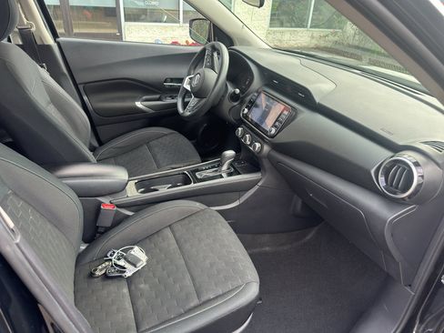 Used 2023 Nissan Kicks SV FWD image 10