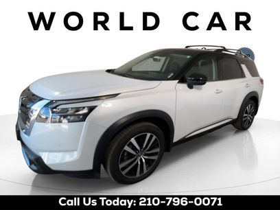 Used 2025 Nissan Pathfinder Platinum