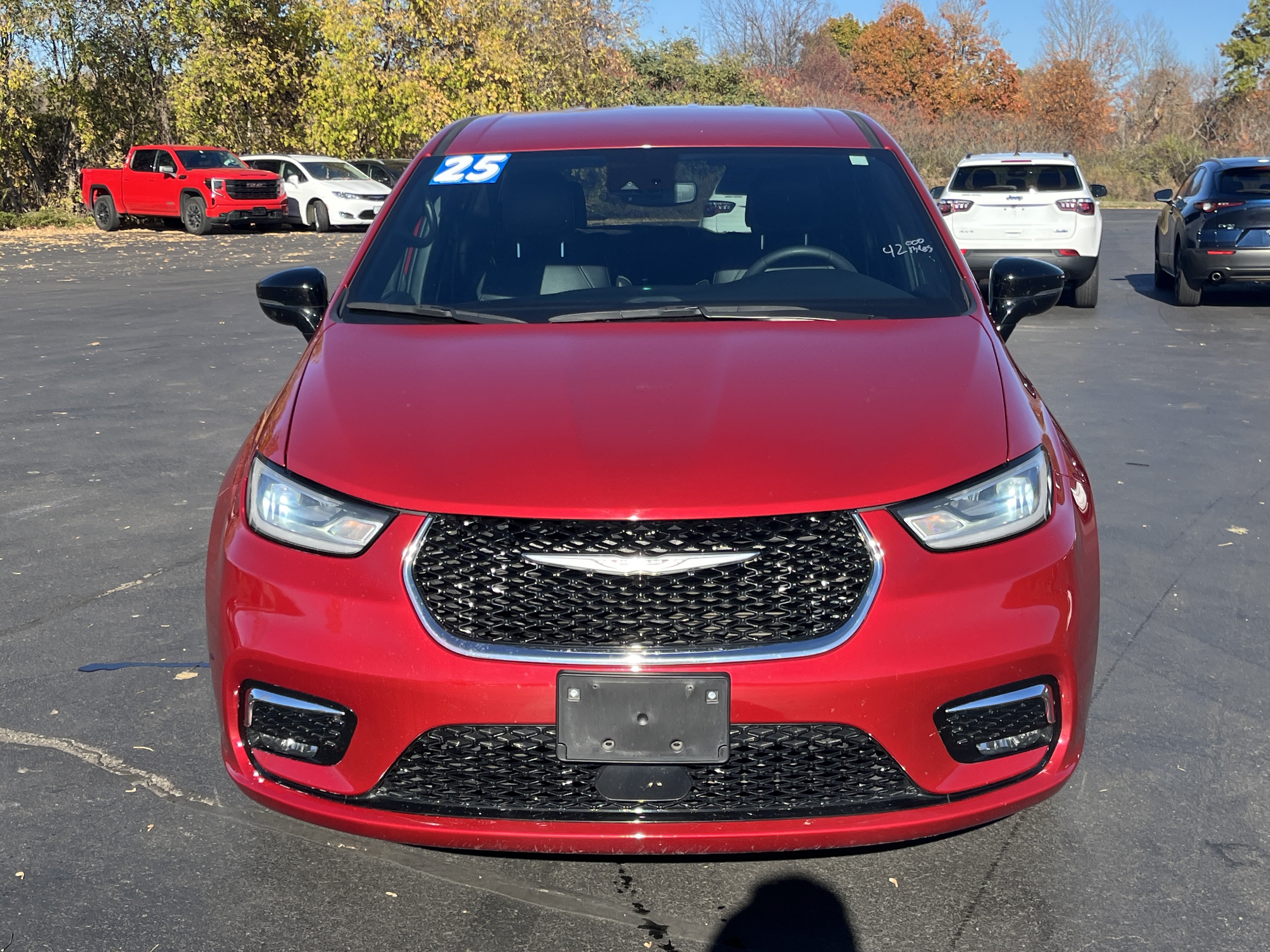 Used 2025 Chrysler Pacifica Select FWD image 2
