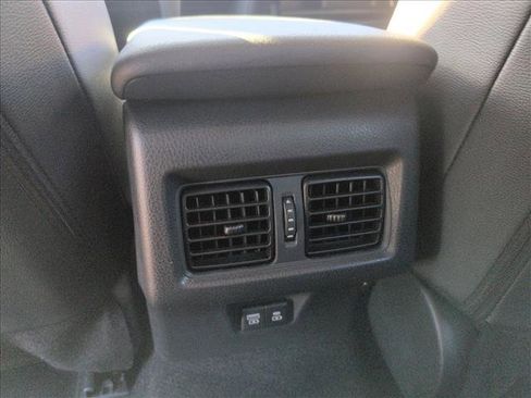 Used 2025 Toyota Camry SE w/ Convenience Package image 17