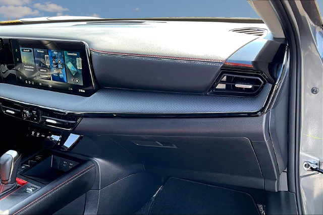 Certified 2026 Nissan Kicks SR FWD image 25