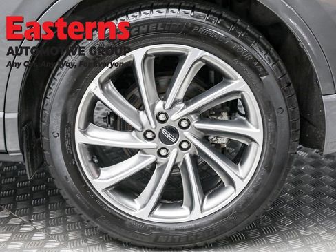 Used 2025 Lincoln Corsair Grand Touring w/ Towing Package AWD/4WD image 8