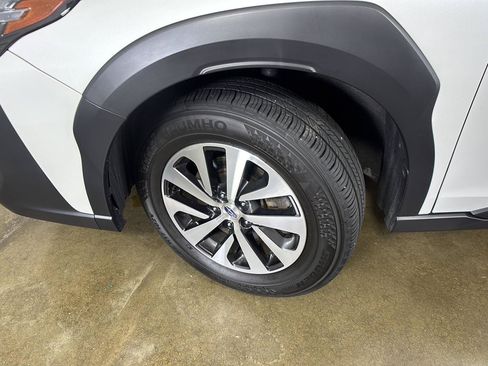 Used 2025 Subaru Outback Premium AWD/4WD image 4