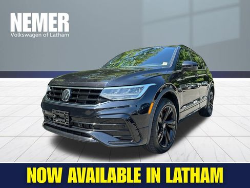 Certified 2024 Volkswagen Tiguan SE R-Line AWD/4WD image 1