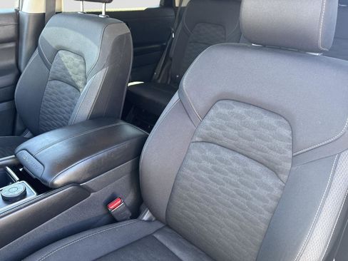 Used 2025 Nissan Pathfinder SV AWD/4WD image 15