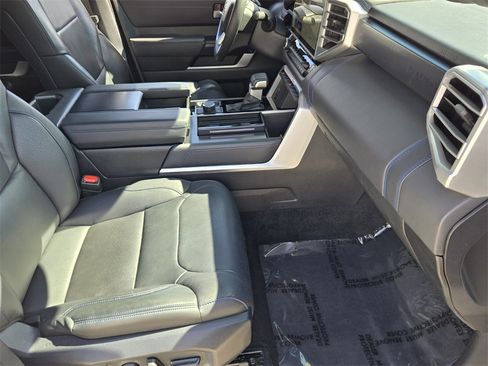 Used 2025 Toyota Sequoia 4WD image 20