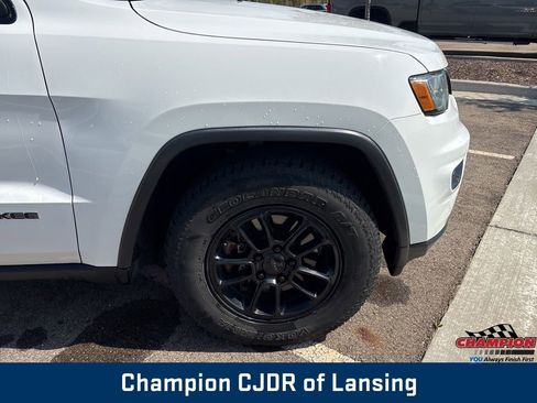 Used 2018 Jeep Grand Cherokee Laredo AWD/4WD image 28