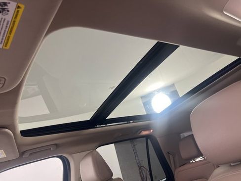 Used 2024 Ford Expedition Limited image 23