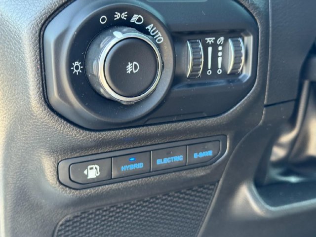 Used 2022 Jeep Wrangler Unlimited Sahara w/ Safety Group AWD/4WD image 23