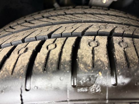 Used 2024 Tesla Model Y Performance image 37