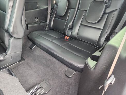 Used 2021 Ford Explorer XLT w/ Equipment Group 202A RWD image 30