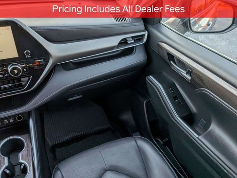 Used 2023 Toyota Highlander Limited FWD image 19