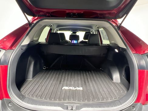 Used 2023 Toyota RAV4 LE AWD/4WD image 32