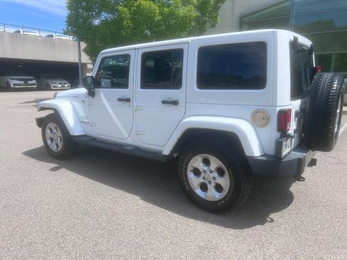 Used 2015 Jeep Wrangler Unlimited Sahara w/ Dual Top Group AWD/4WD image 3