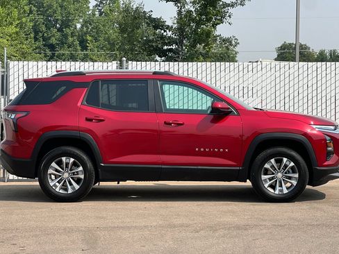 Used 2025 Chevrolet Equinox LT w/ Convenience Package II AWD/4WD image 3