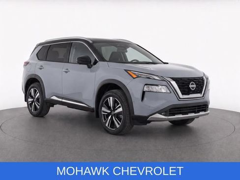Used 2021 Nissan Rogue Platinum AWD/4WD image 2