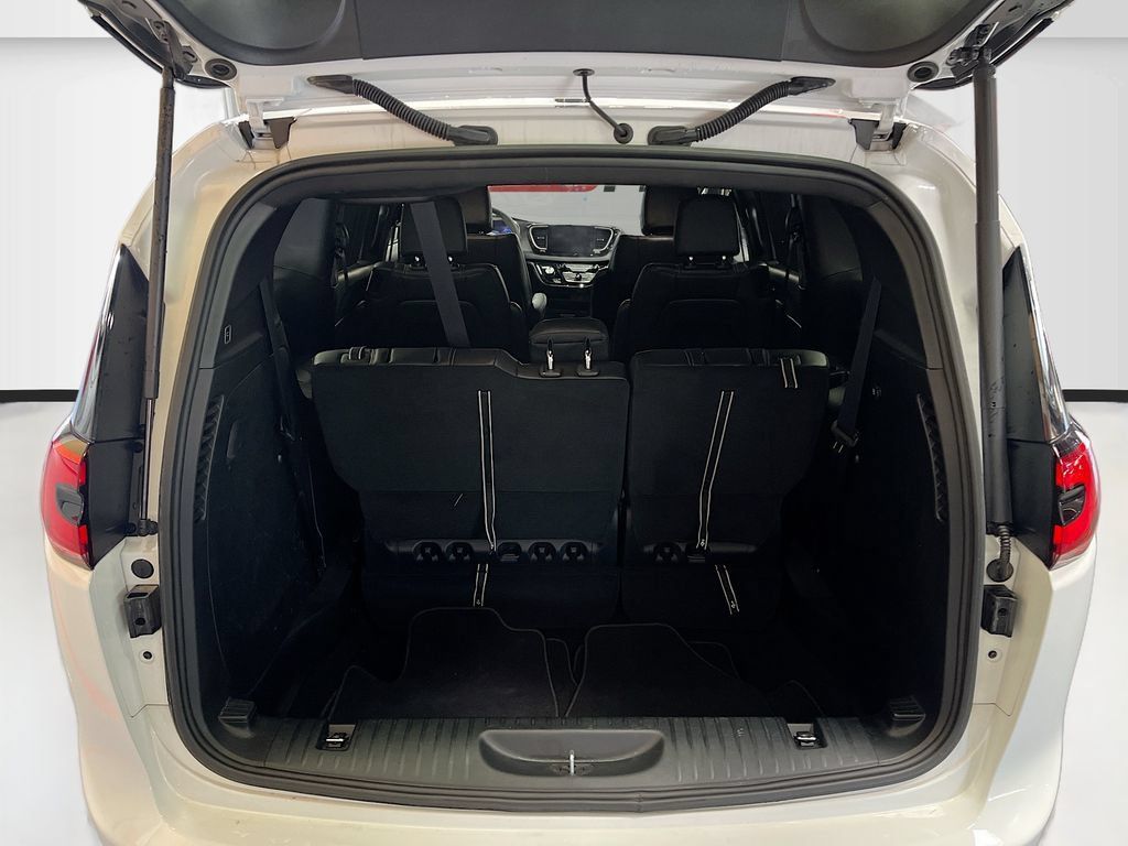 Used 2026 Chrysler Pacifica Select FWD image 25