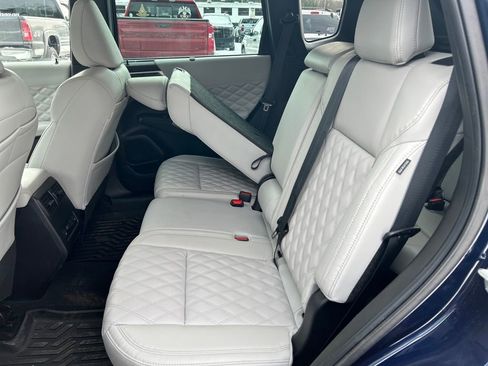 Used 2023 Mitsubishi Outlander SEL image 12