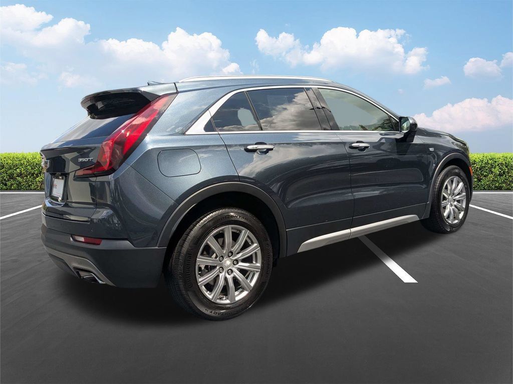 Used 2020 Cadillac XT4 Premium Luxury FWD image 2