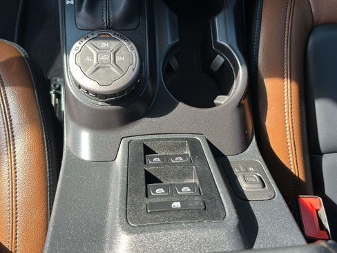 Used 2024 Ford Bronco Outer Banks image 18