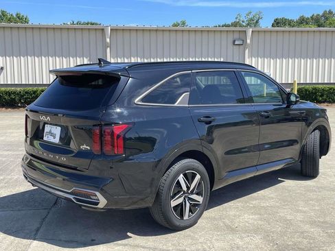 Used 2022 Kia Sorento S FWD image 3