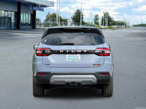 New 2026 Honda Pilot TrailSport image 8