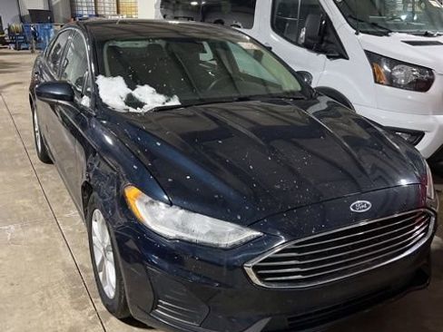 Used 2020 Ford Fusion SE image 1