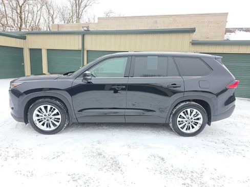 Used 2024 Toyota Grand Highlander Platinum image 3