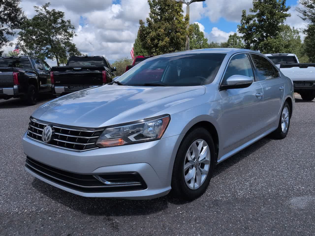 Used 2017 Volkswagen Passat 1.8T S FWD image 2