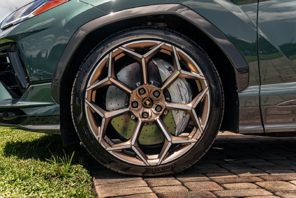 Used 2024 Lamborghini Urus Performante AWD/4WD image 15