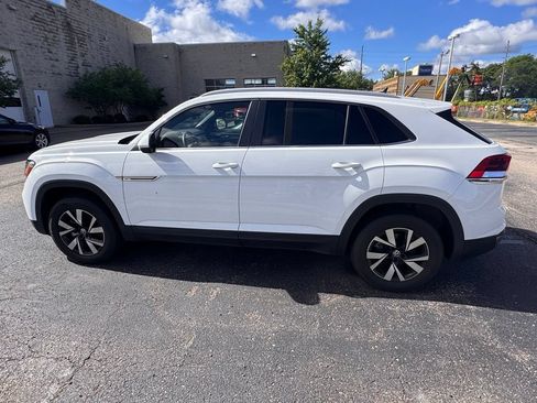 Used 2022 Volkswagen Atlas Cross Sport SE AWD/4WD image 2
