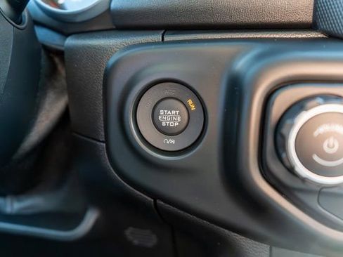 Used 2018 Jeep Wrangler Unlimited Sahara w/ LED Lighting Group AWD/4WD image 25