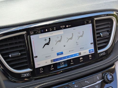 Used 2023 Chrysler Pacifica Touring-L FWD image 19