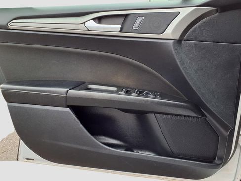 Used 2020 Ford Fusion SE image 28