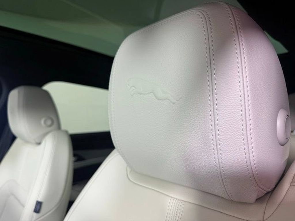 Certified 2026 Jaguar F-PACE R-Dynamic S AWD/4WD image 7